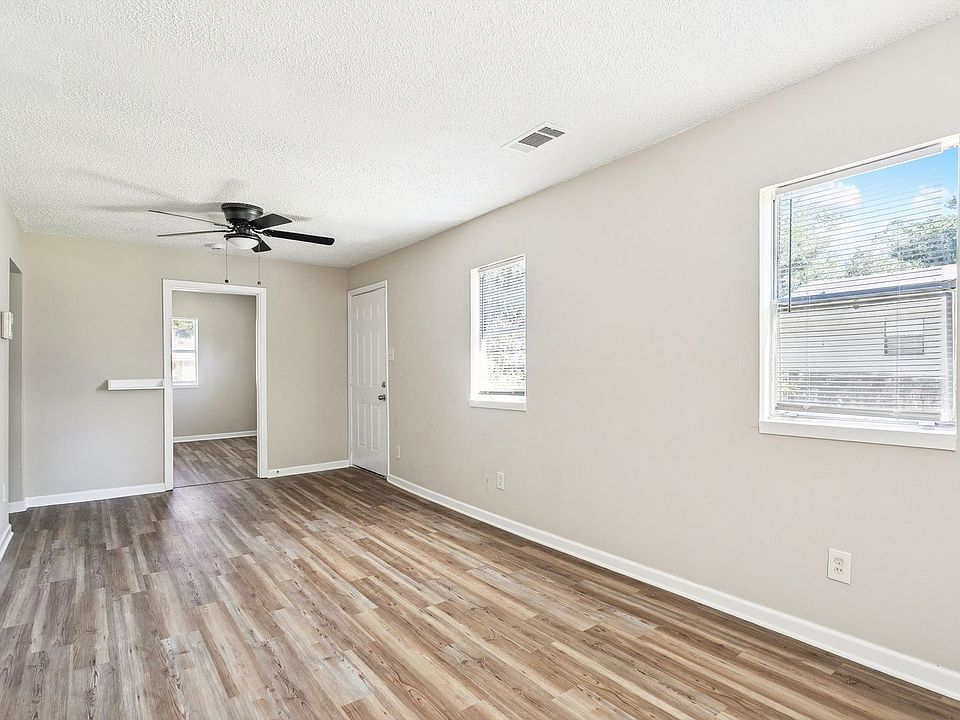 1st image of 206 Sunset Dr