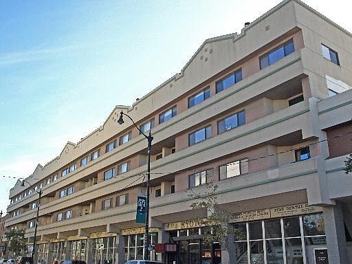 1st image of 2518 N Lincoln Ave APT 401