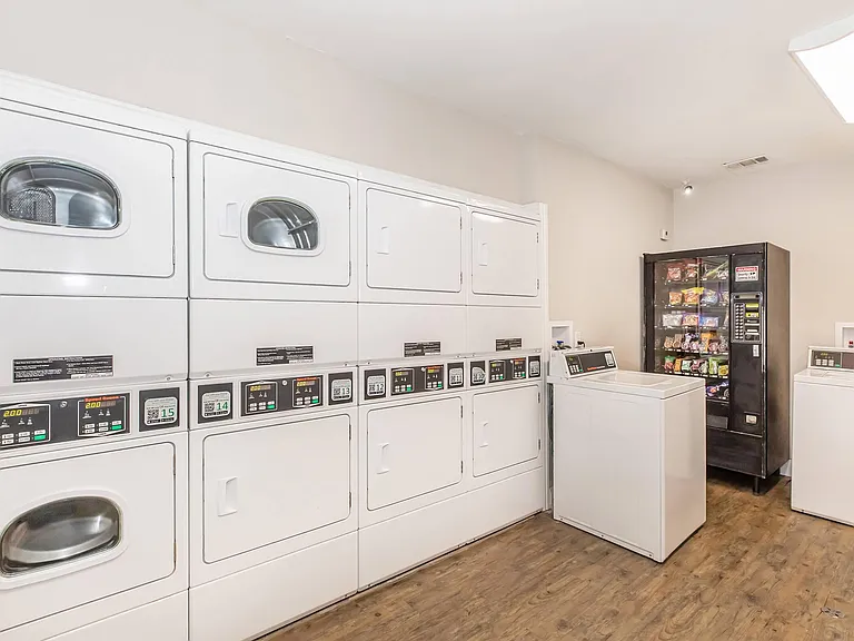 Townhouse West — Photo 2