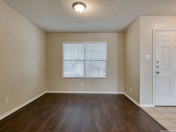 2nd image of 9206 Laguna Falls