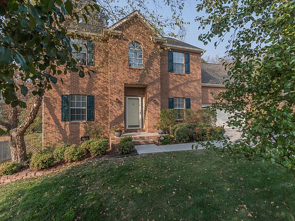 2nd image of 725 Cambridge Crest Ln