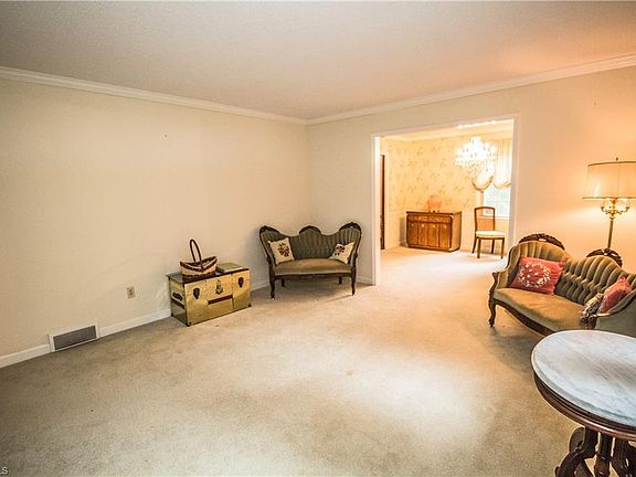 2nd image of 215 Cloverbrook Dr