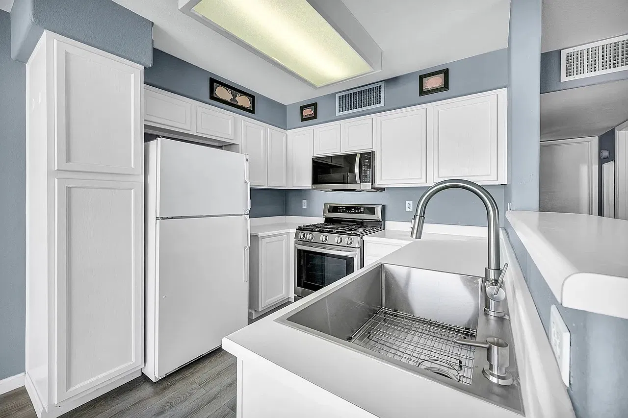 2 bed, 987 sqft, $1,600 — Photo 2