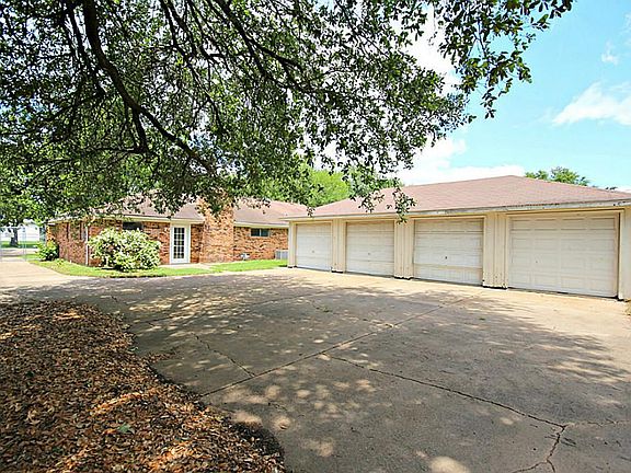 4-car detached garage has enough room for everyone!