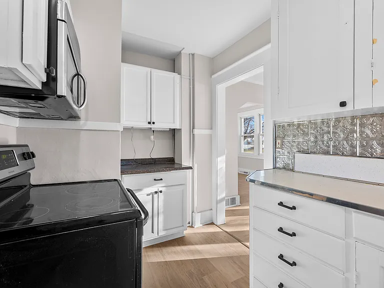 428 Bauman Ave — Photo 7
