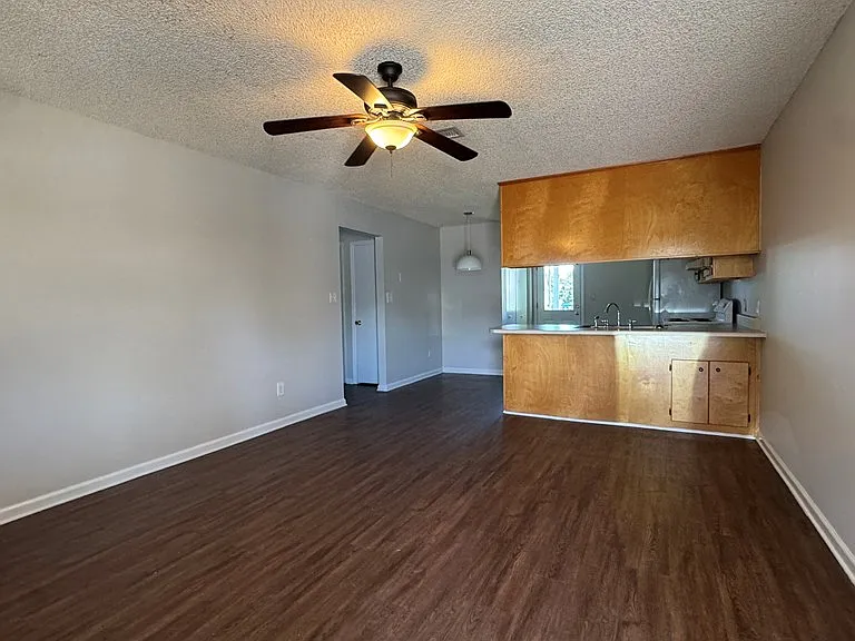 1744A Poplar St — Photo 4