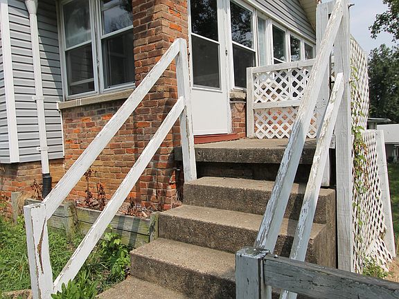 3rd image of 605 S Bosse Ave