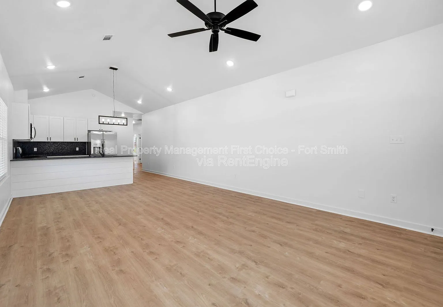 3 bed, 2.0 bath, 1470 sqft, $1,600 — Photo 3