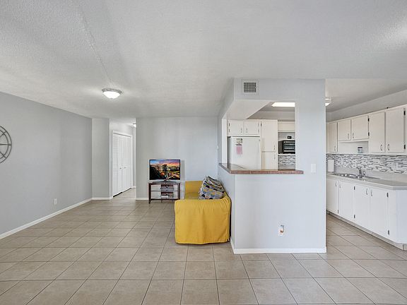 3rd image of 1811 Jefferson Street #404