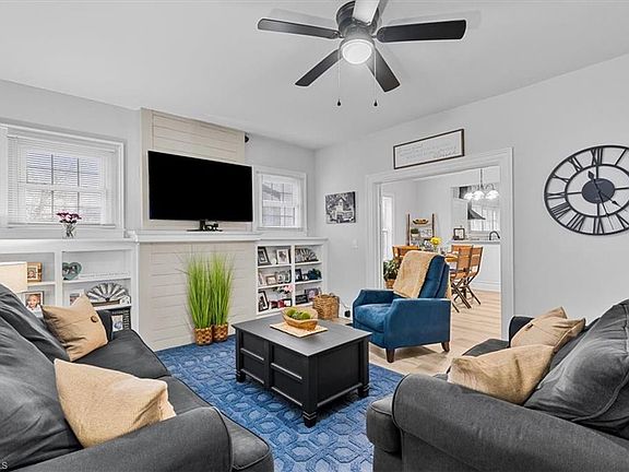 3rd image of 404 Lexington Ave