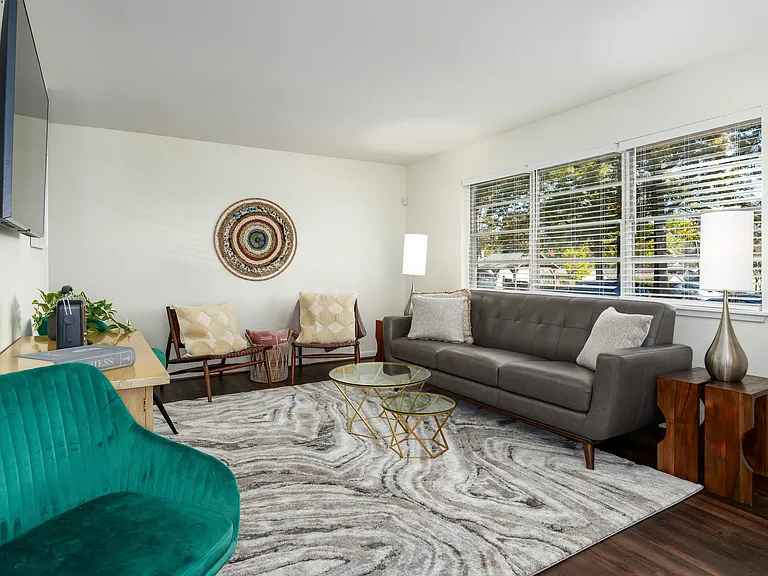 3984 Christopher Dr — Photo 32