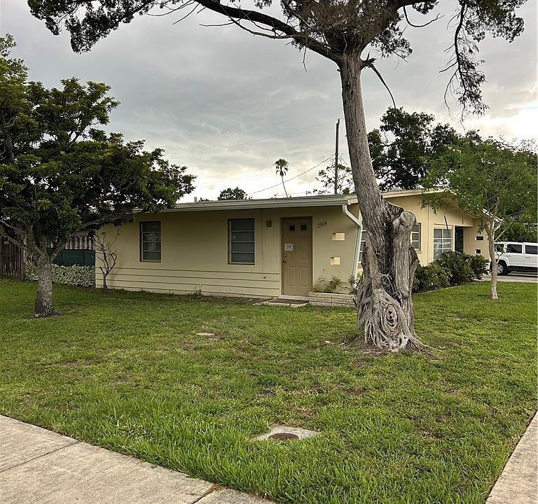 1st image of 3904 La Palma St