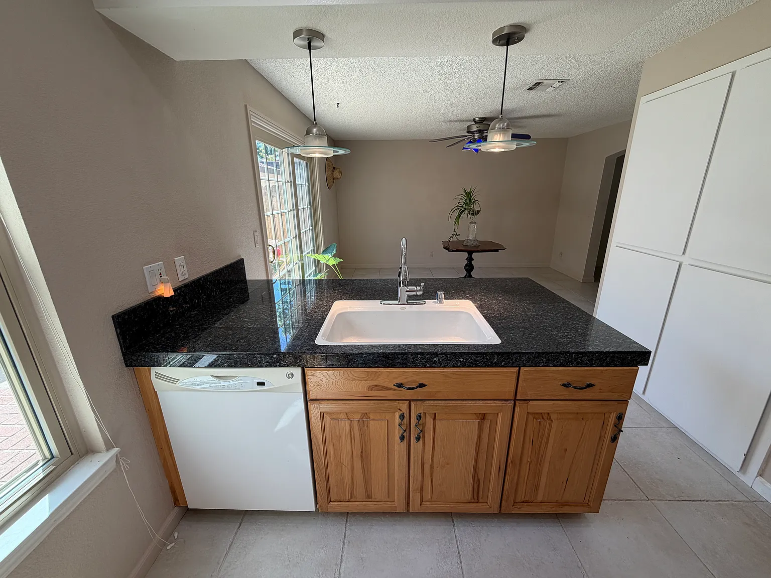 3 bed, 2.5 bath, 1497 sqft, $2,500 — Photo 4