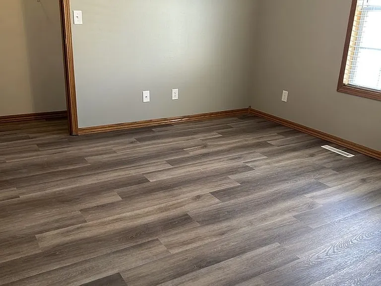719 E Madison St — Photo 13