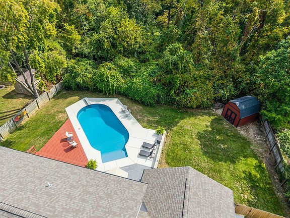 3rd image of 9083 Woodstream Ln