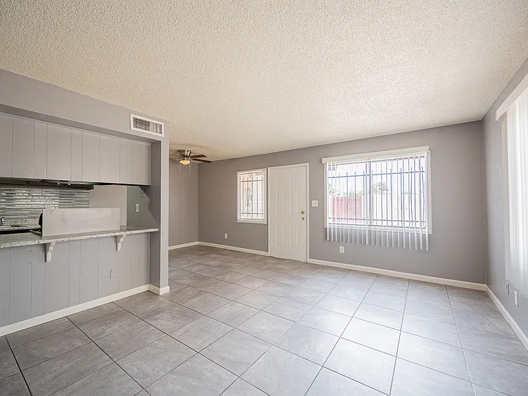 5414 W Lynwood St — Photo 7