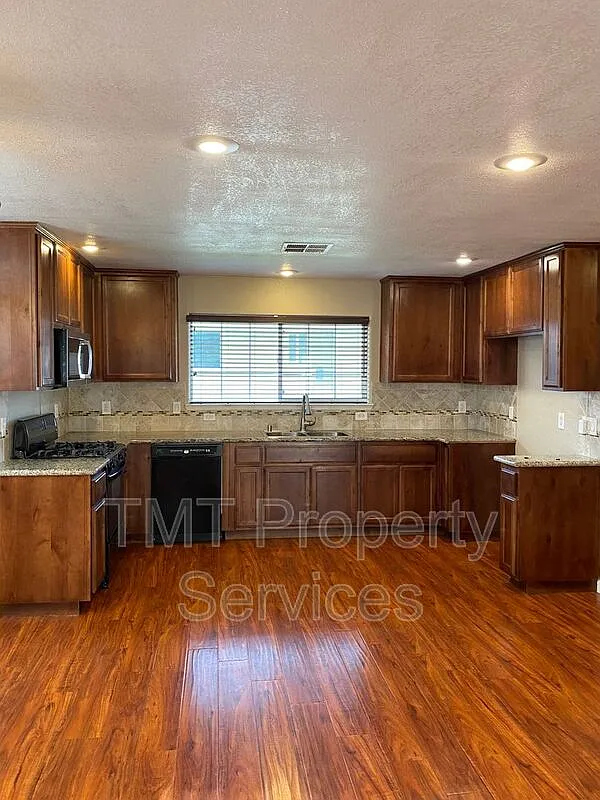 Building Photo - 10087 Emerald Grove Dr