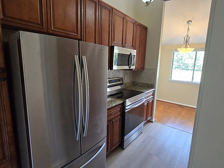 3814 Summerwood Ct — Photo 9
