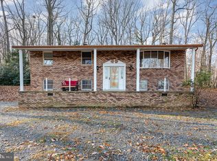 1349 Grove Ln, Seven Valleys, PA 17360