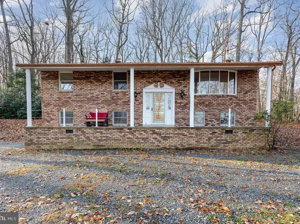 1349 Grove Ln, Seven Valleys, PA 17360