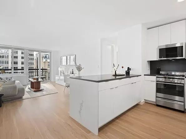 70 West 37th Street image 6 of 29