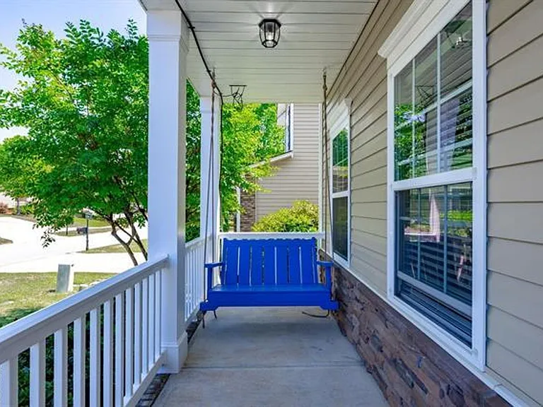 221 Allenbrooke Dr — Photo 2