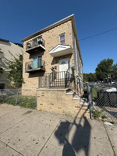 961 Bergen St #1L Photo 1