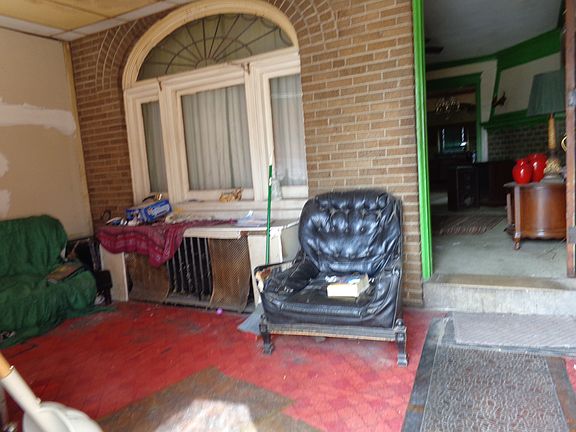 2nd image of 6001 W Columbia Ave