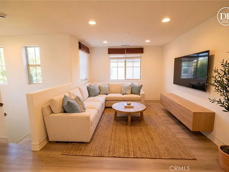 47 Latitude — Photo 12