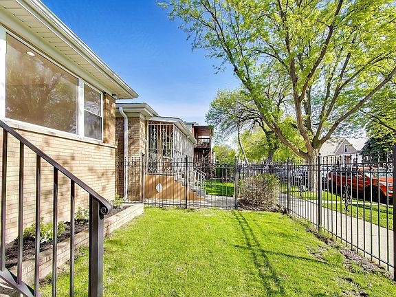 3rd image of 1326 N Lawndale Ave