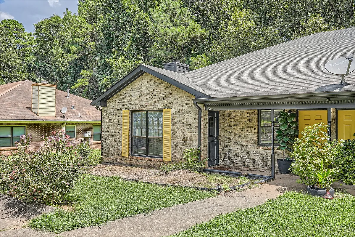 Building Photo - 1091 Summer Brook Rd