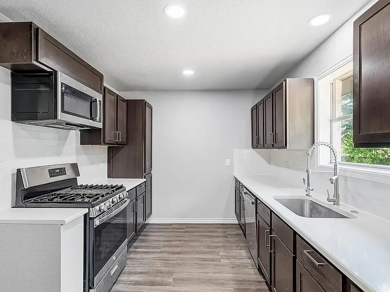 214 Evans Ct — Photo 6