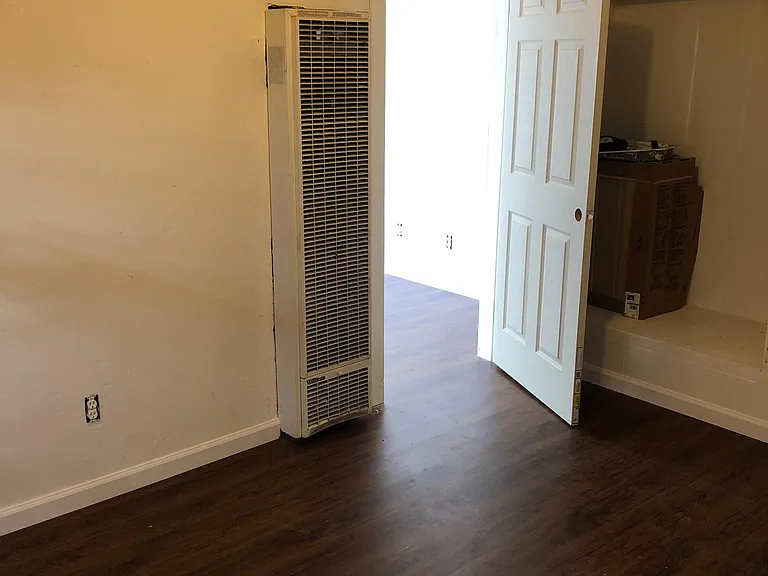 1327 Miller St — Photo 2