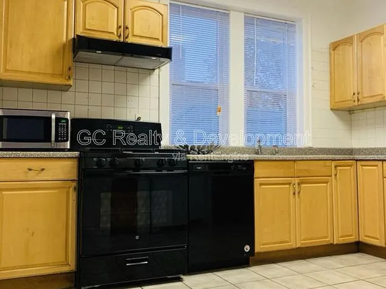 6316 N Rockwell St #2 — Photo 5