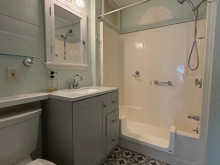 57 Clarendon Ave #1 — Photo 9