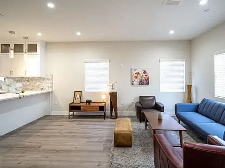 6841 Radford Ave — Photo 6