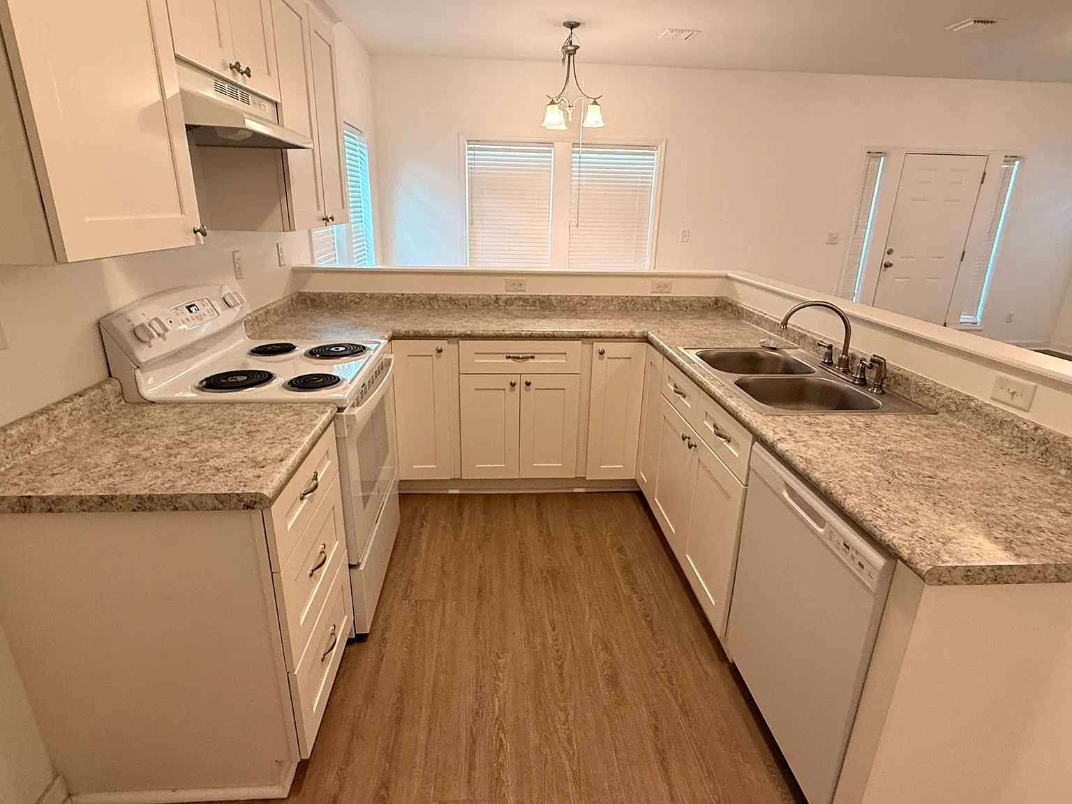 3 bed, 1120 sqft, $1,450 — Photo 3