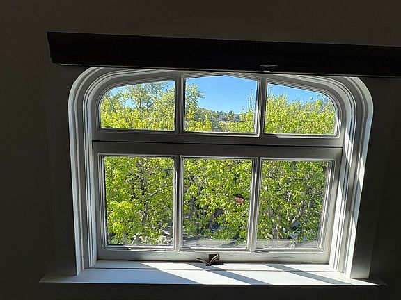 4th image of 128A Laurel Pl #A