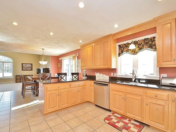 4th image of 64 Olivia Dr