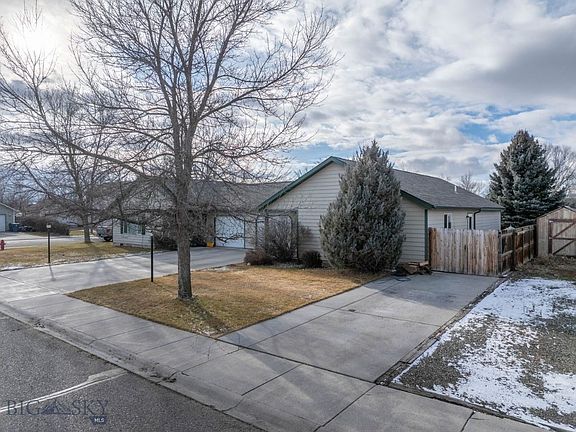 3rd image of 9 Pebble Brook Ln