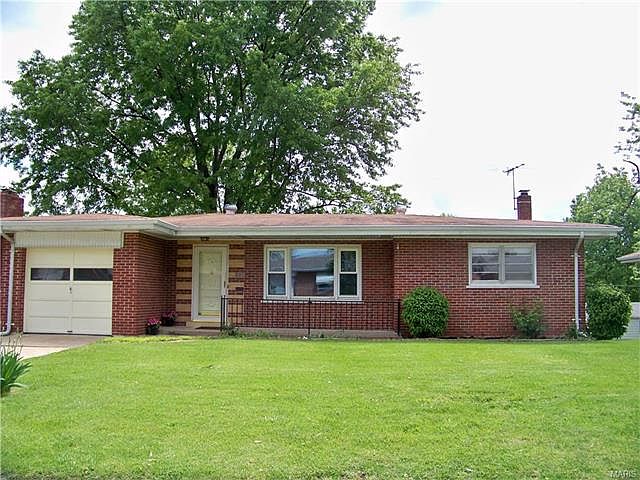 1st image of 220 Walworth Dr
