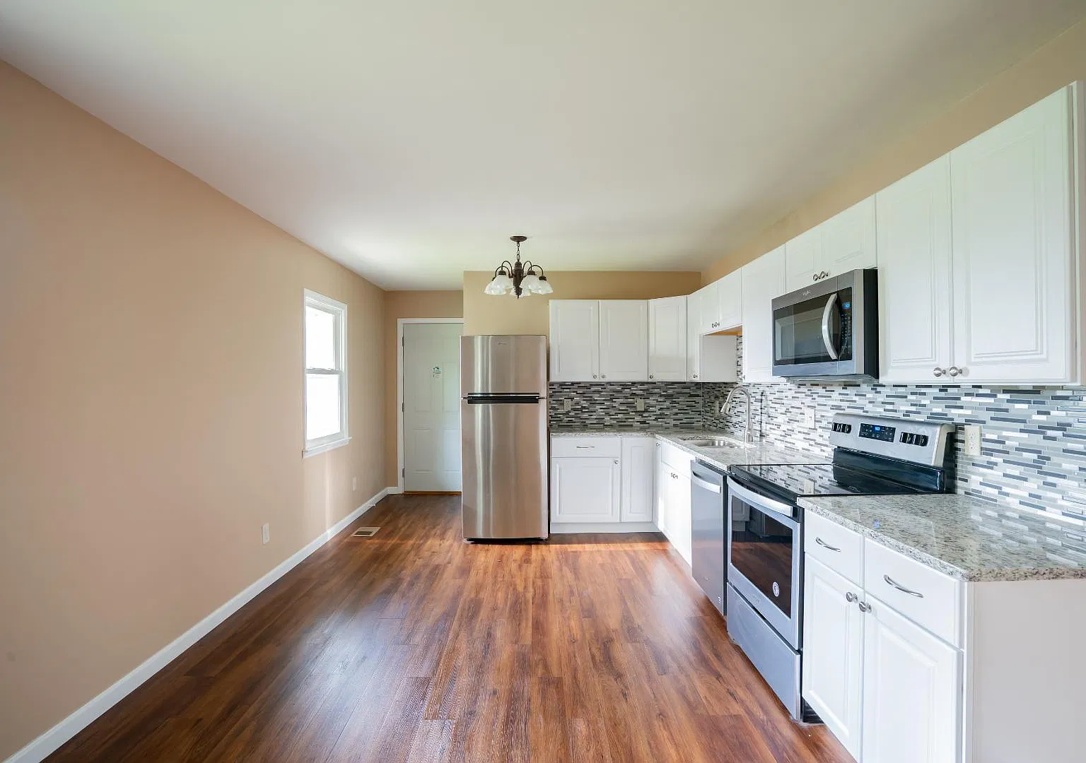 409 Cherokee Dr — Photo 1