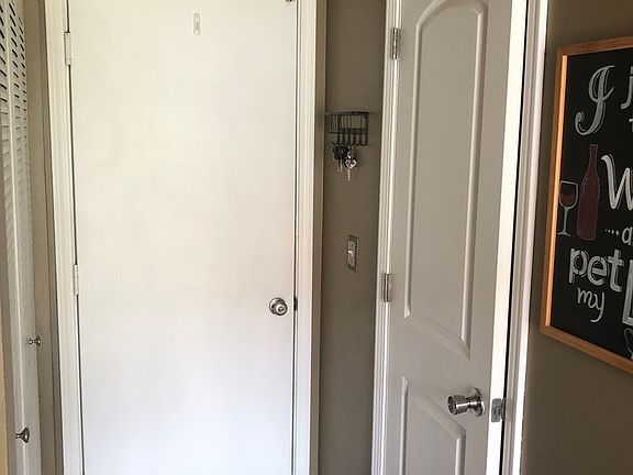 3rd image of 858 Dogwood Ln
