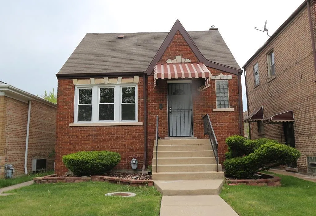 10148 S Vernon Ave photo 1