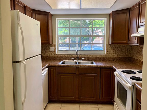 4th image of 2031 SE 5th St #5