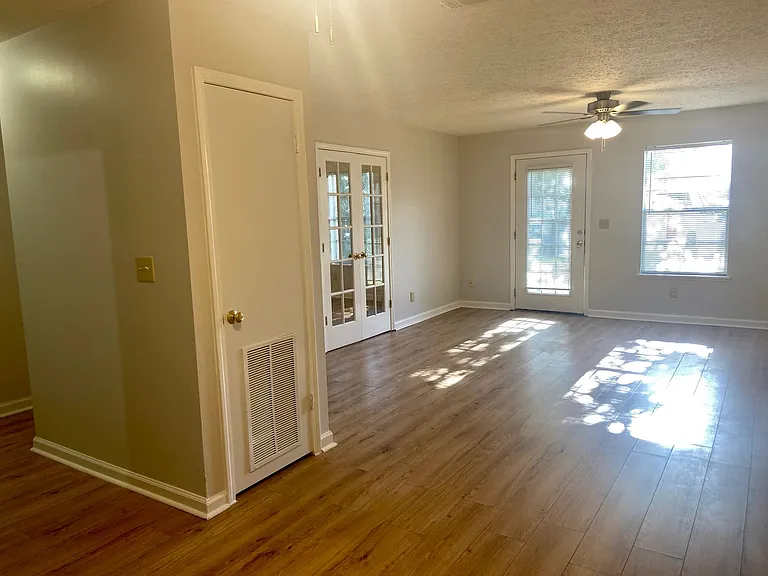 2422 Johnson Dr — Photo 4