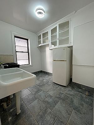 Building Photo 3
