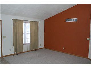 3rd image of 2307 Maxine Ln