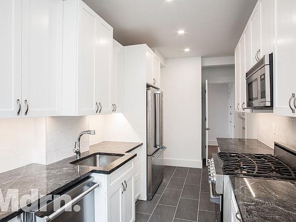 3rd image of 706 W End Ave #15B