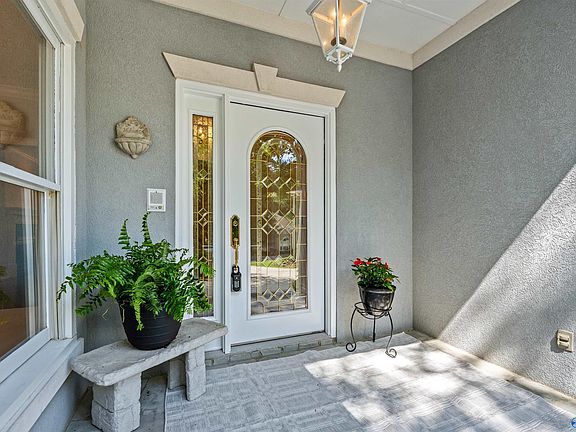 2nd image of 21 Ridgewood Cir